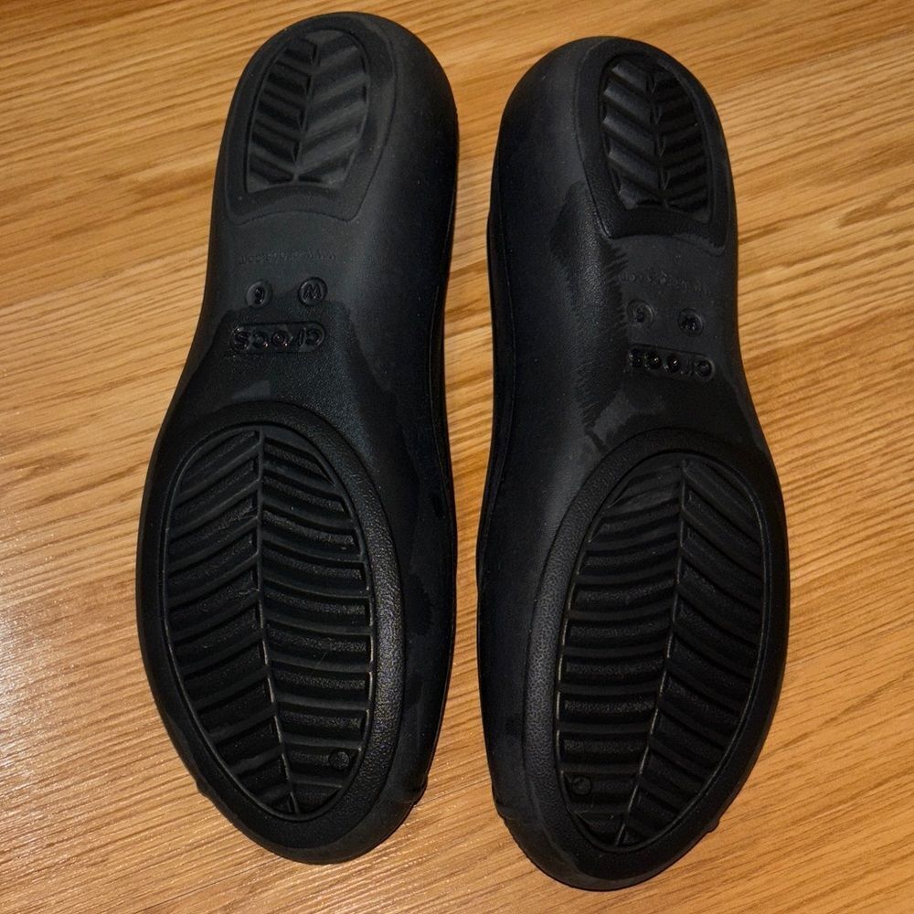 WOMEN’S DUAL COMFORT CROCS - Picture 6 of 6